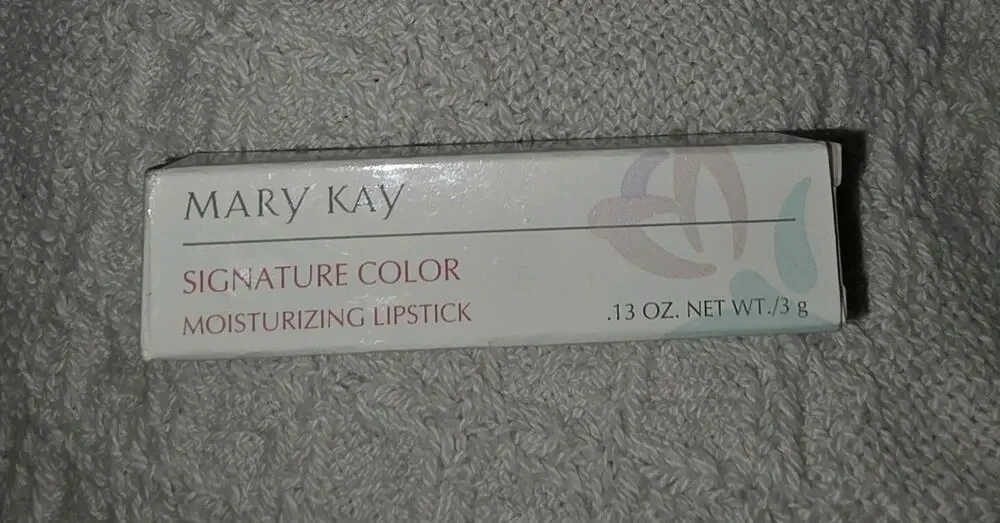 Mary Kay High Profile Creme Lipstick Ravishing Red 4616 .13 oz NIB